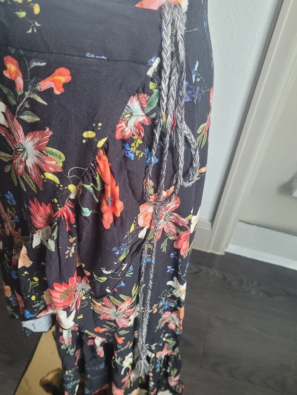 FARM Rio Black Tropical Floral Ruffle High-Low Wrap Skirt Tassels Medium M Boho - Picture 2 of 8